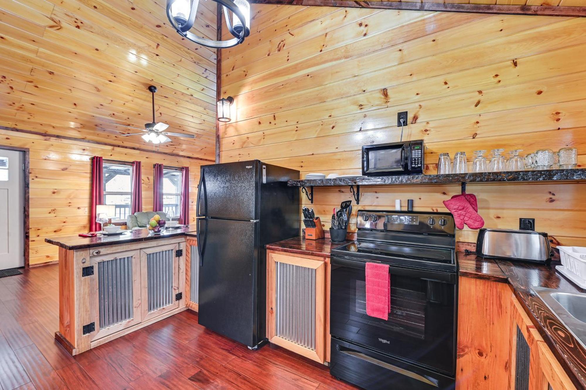 Holiday home With Expansive Deck About 4 Mi To Red River Gorge! Rogers