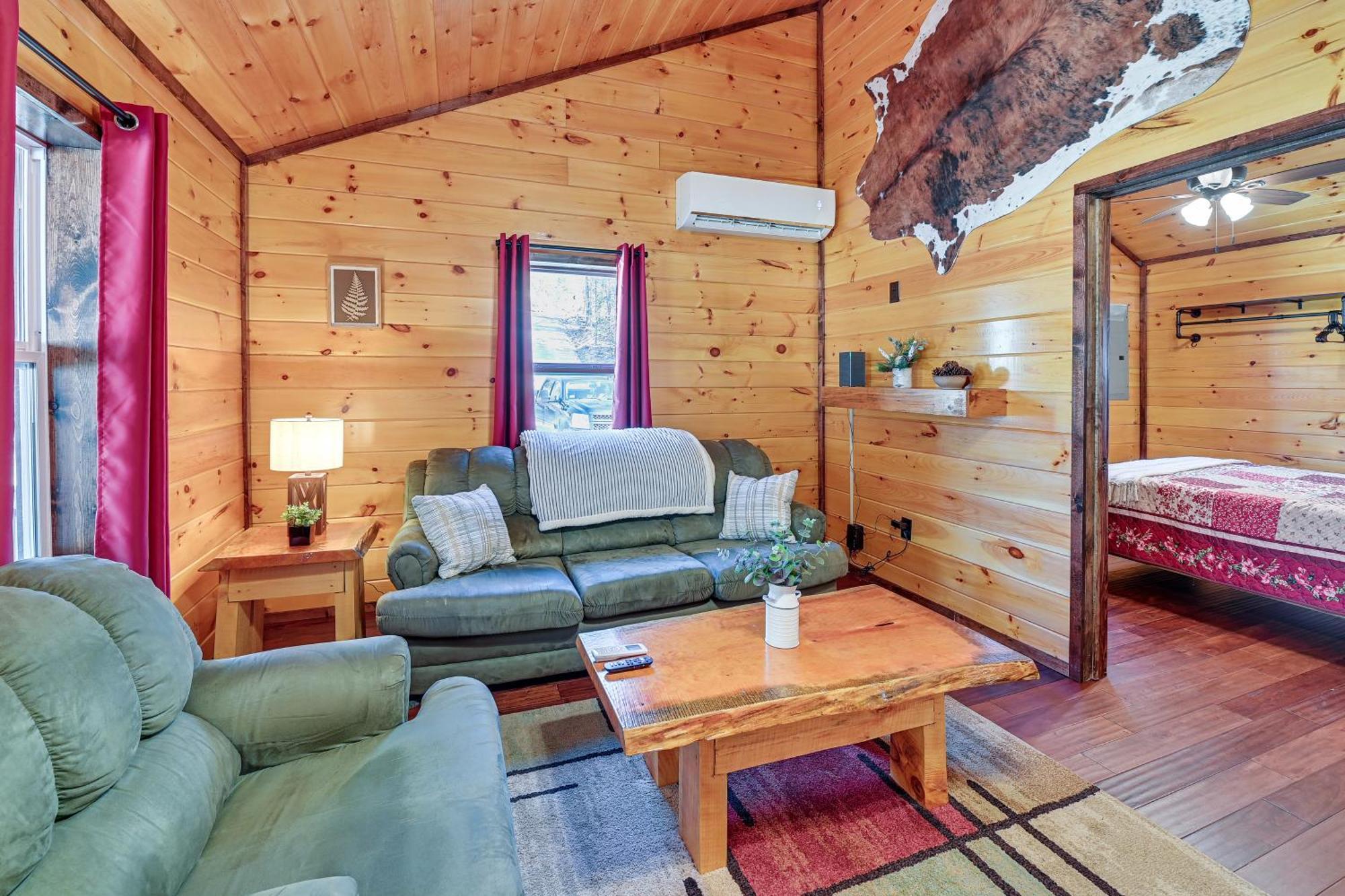 Holiday home With Expansive Deck About 4 Mi To Red River Gorge! *