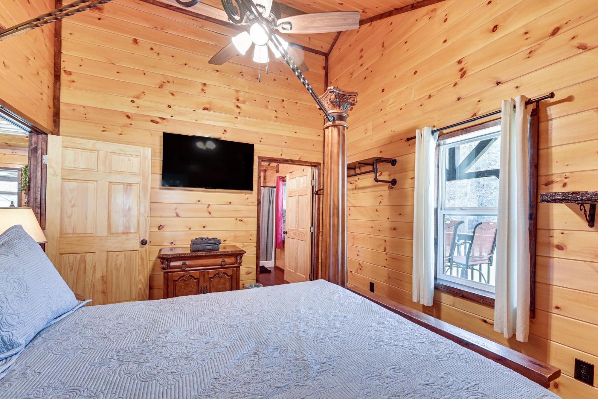 With Expansive Deck About 4 Mi To Red River Gorge! *