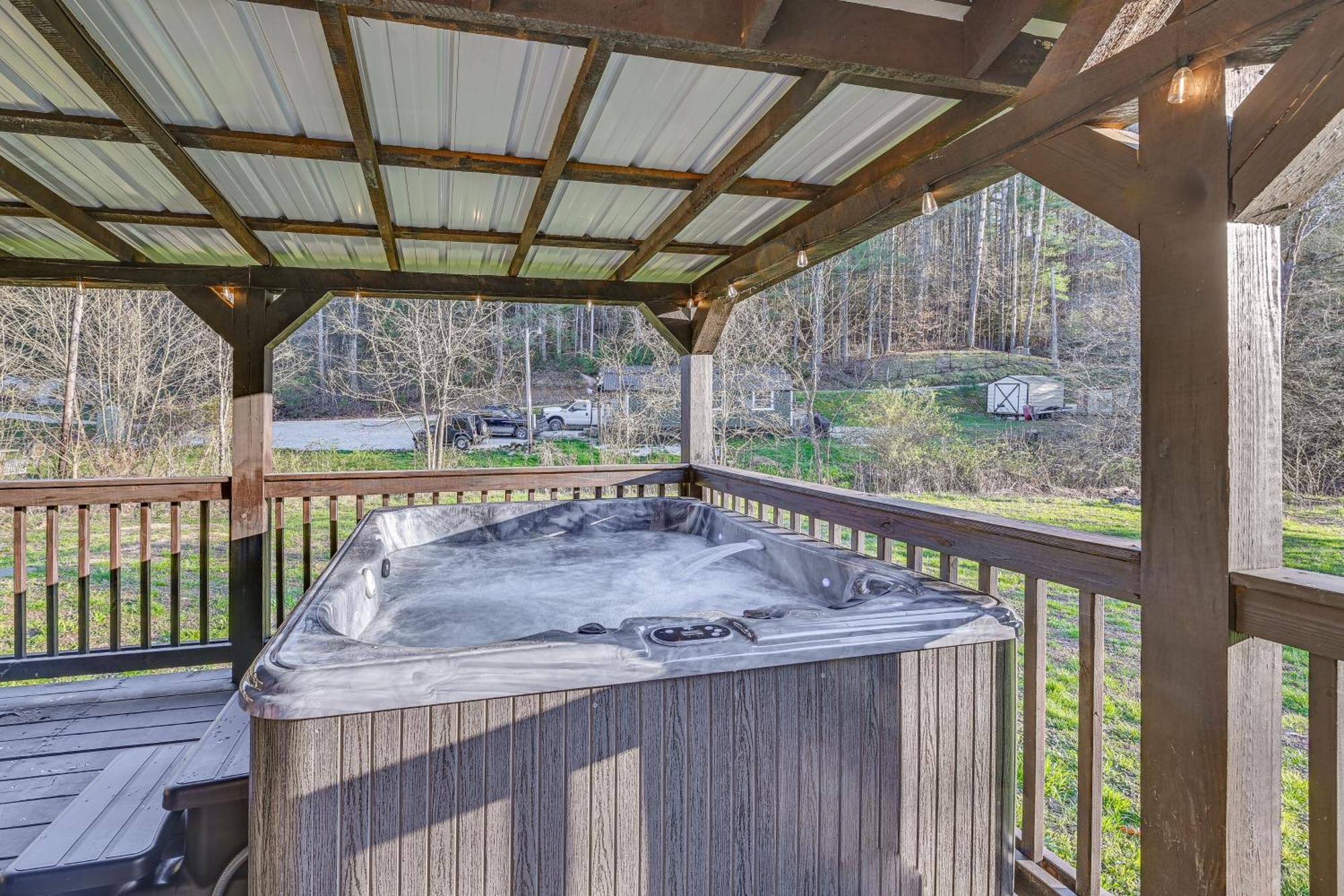 Holiday home With Expansive Deck About 4 Mi To Red River Gorge! *