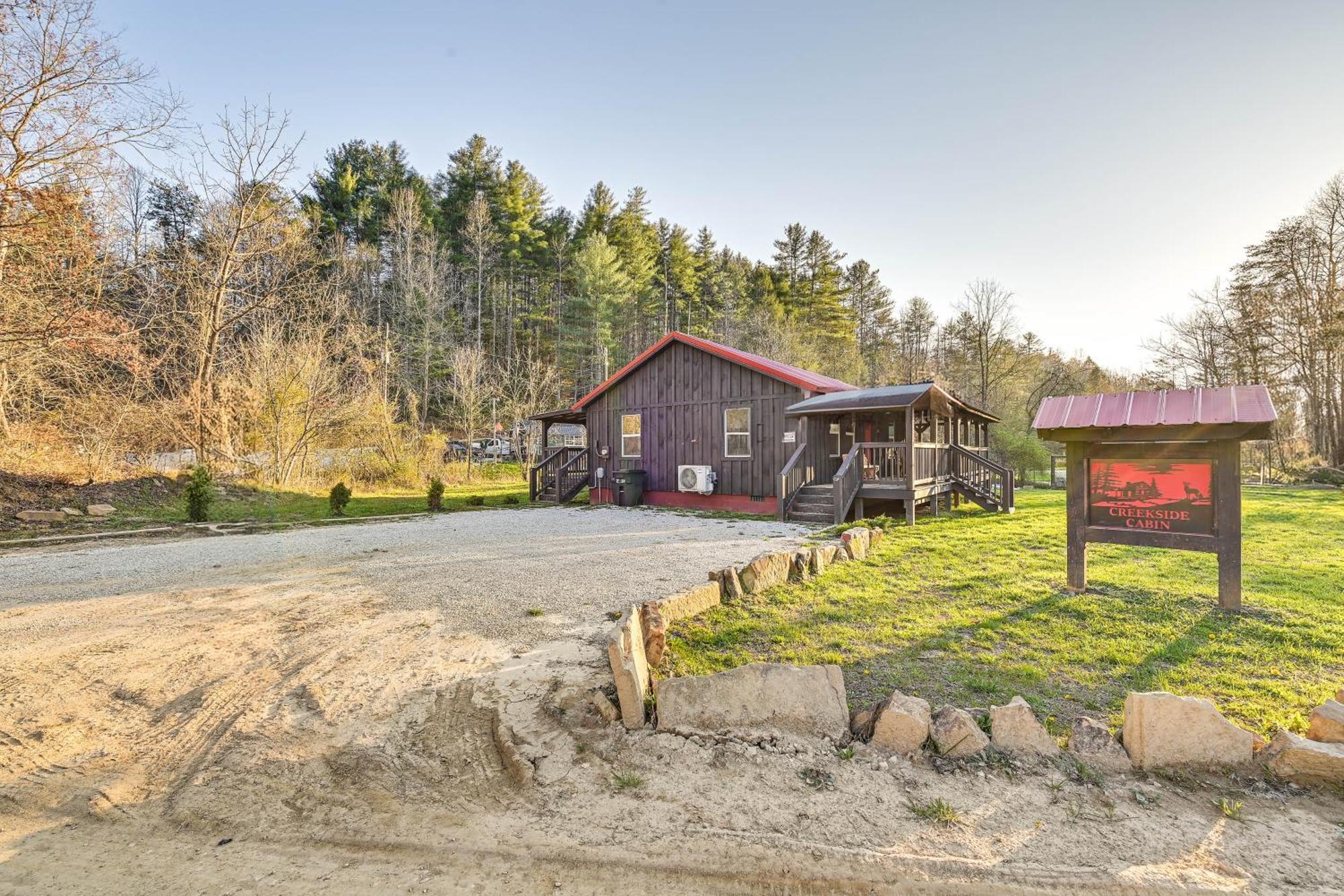 With Expansive Deck About 4 Mi To Red River Gorge! Holiday home